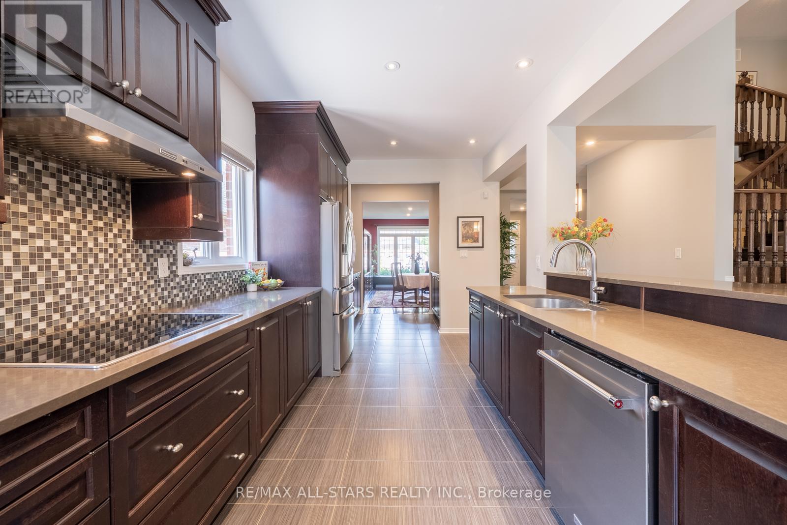94 Chambersburg Way, Whitchurch-Stouffville, Ontario  L4A 0X8 - Photo 18 - N12376057