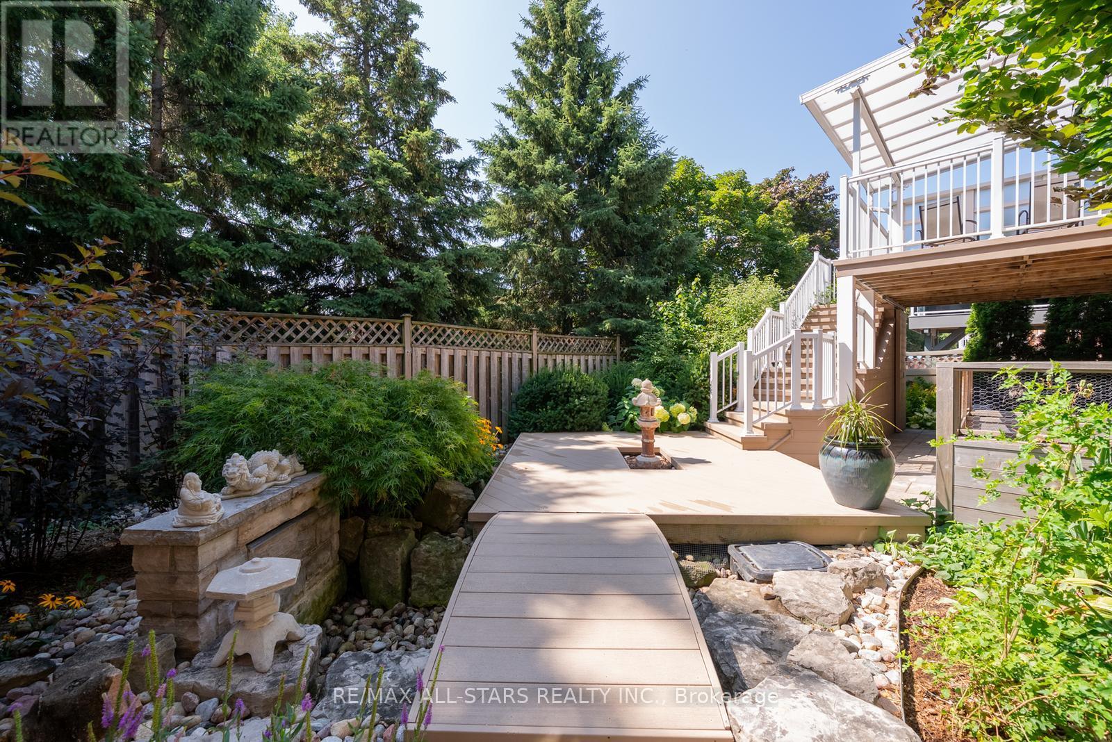 94 Chambersburg Way, Whitchurch-Stouffville, Ontario  L4A 0X8 - Photo 4 - N12376057