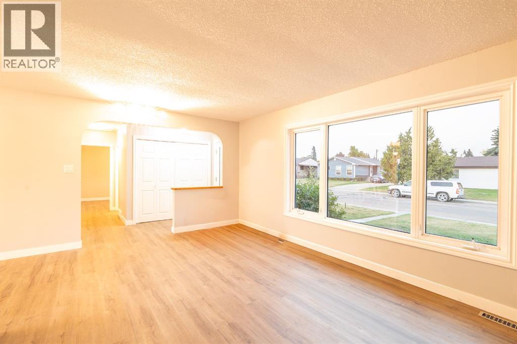 5402 59 Street, Ponoka, Alberta  T4J 1K6 - Photo 12 - A2256881