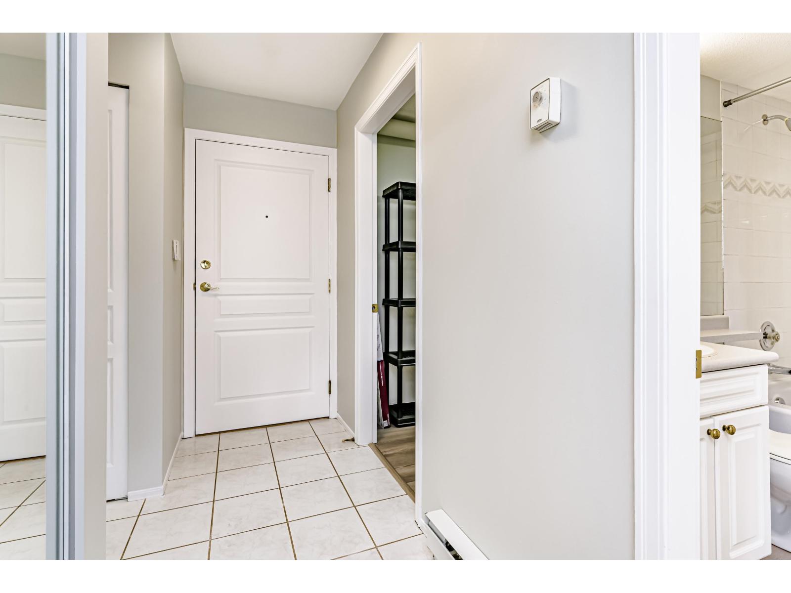 304 13955 Laurel Drive, Surrey, British Columbia  V3T 1A8 - Photo 5 - R3053574
