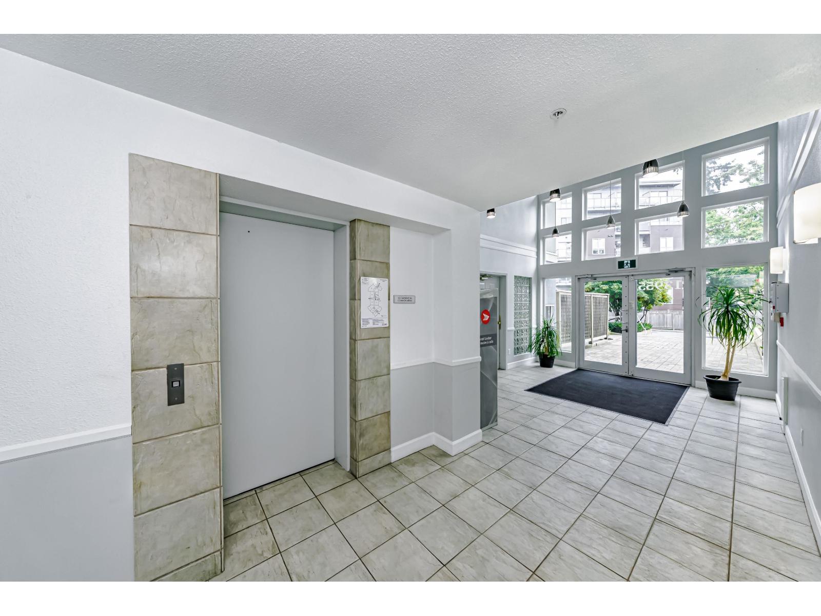 304 13955 Laurel Drive, Surrey, British Columbia  V3T 1A8 - Photo 4 - R3053574