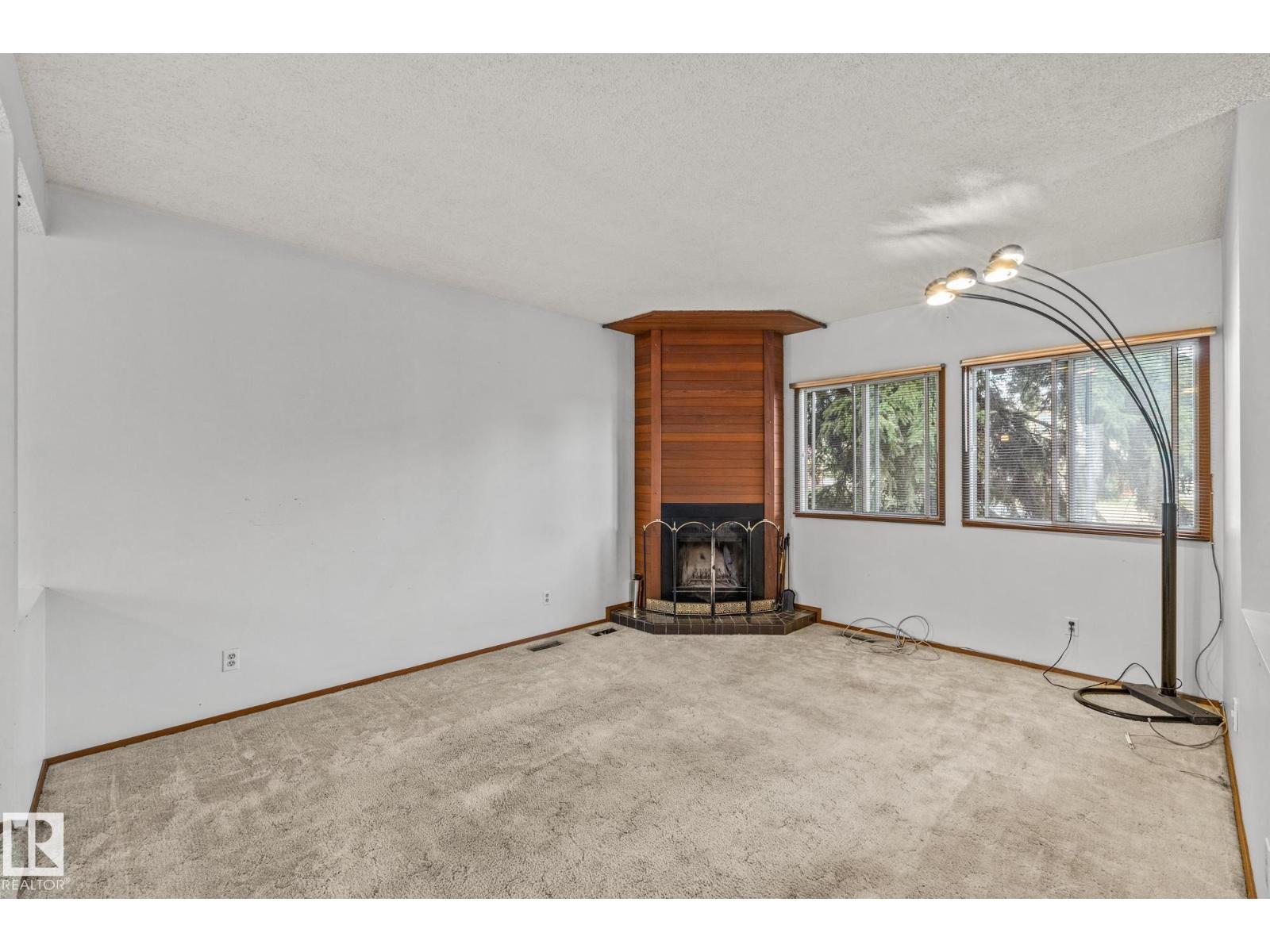 3511 42 Av Nw, Edmonton, Alberta  T6L 5C7 - Photo 3 - E4460250