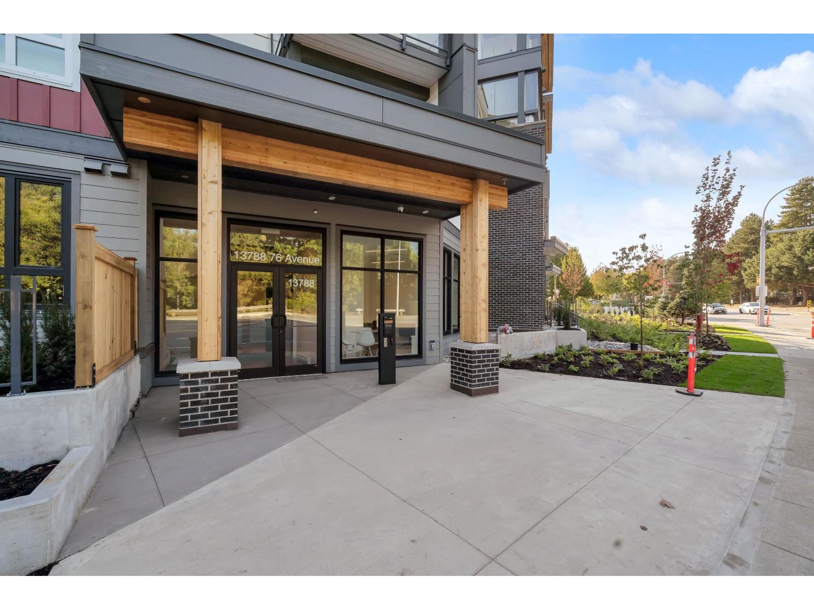 223 13788 76 Avenue, Surrey, British Columbia  V3W 3V9 - Photo 2 - R3053627