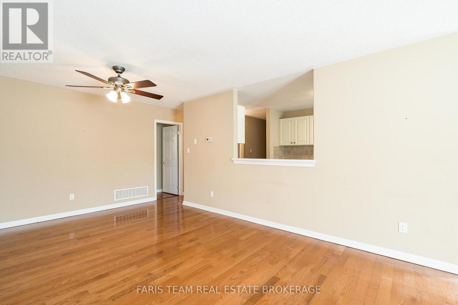 18 - 318 Little Avenue, Barrie, Ontario  L4N 2Z6 - Photo 11 - S12426362