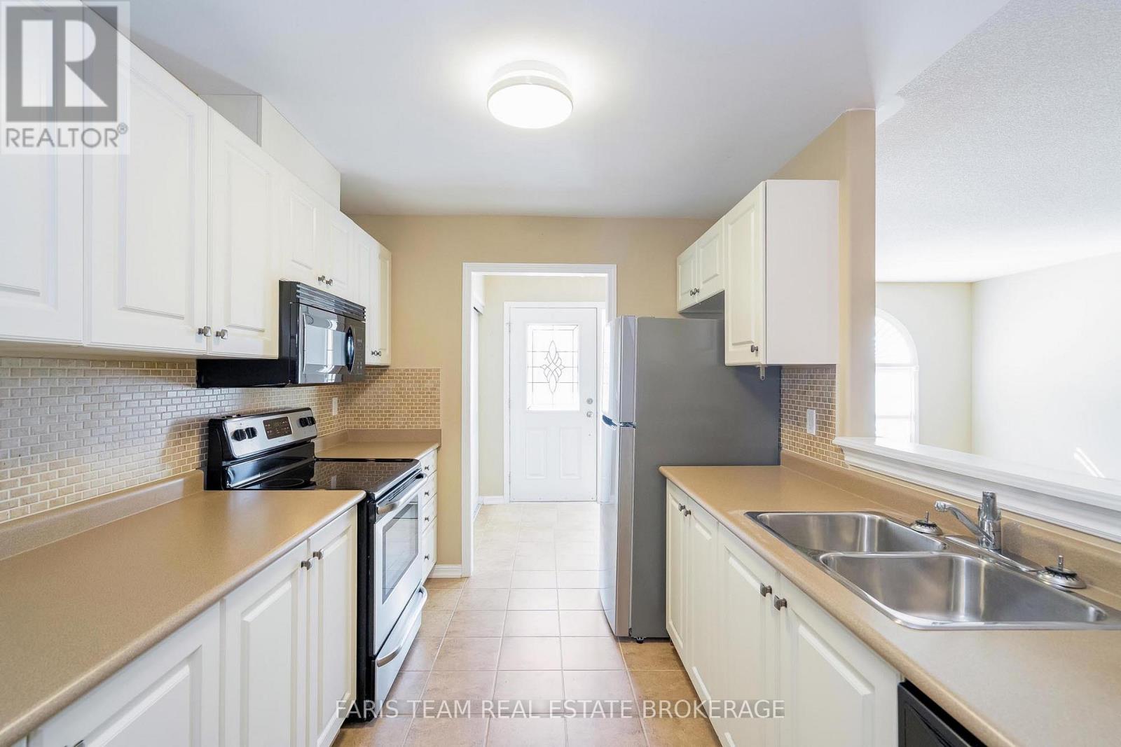18 - 318 Little Avenue, Barrie, Ontario  L4N 2Z6 - Photo 8 - S12426362