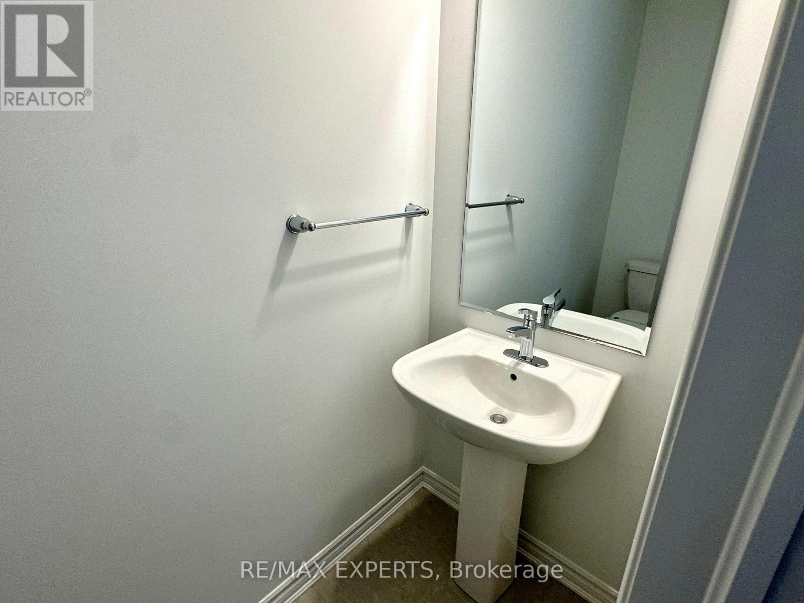 17 Pearen Lane, Barrie, Ontario  L9J 0G5 - Photo 10 - S12436818
