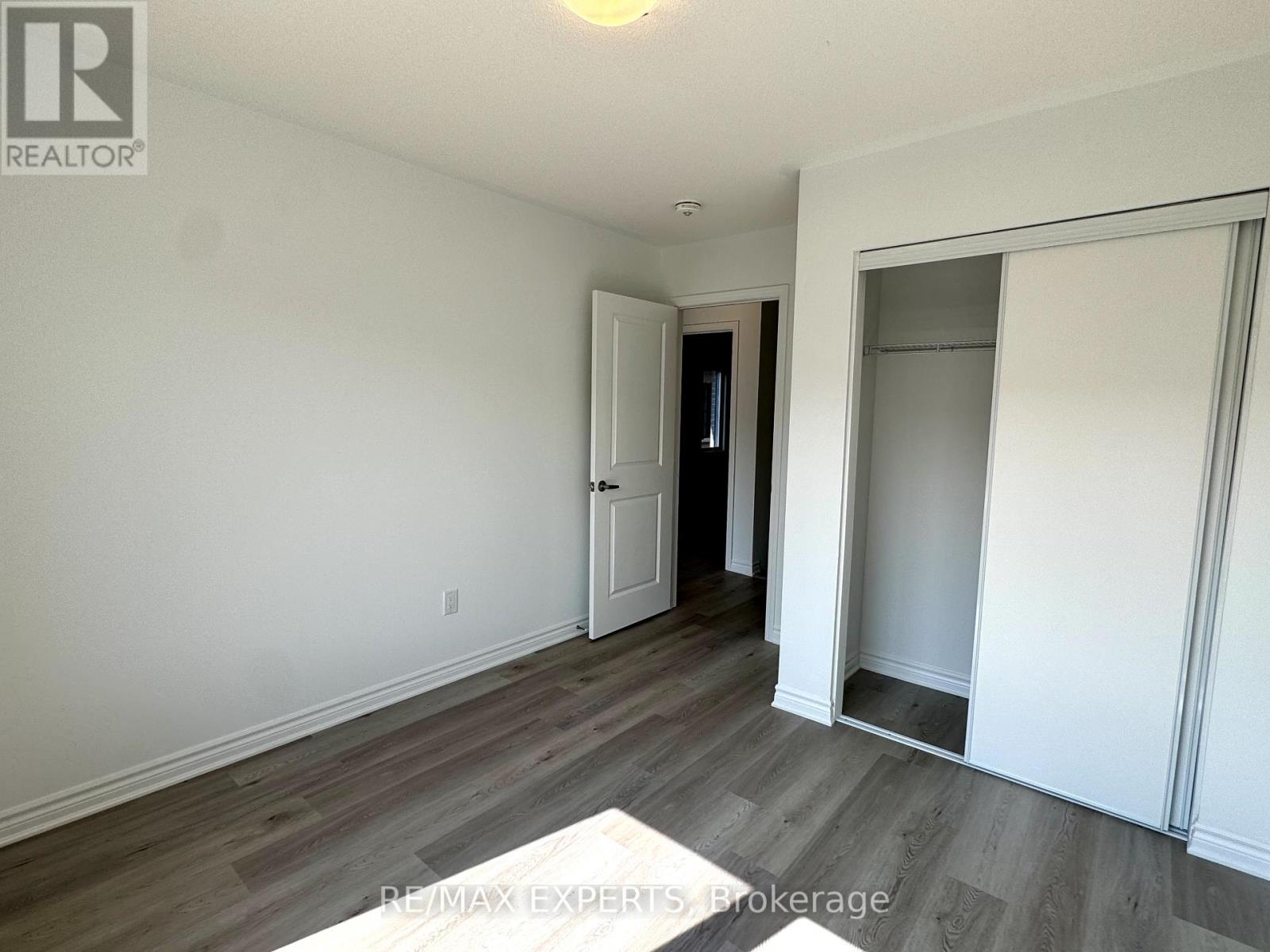 17 Pearen Lane, Barrie, Ontario  L9J 0G5 - Photo 12 - S12436818