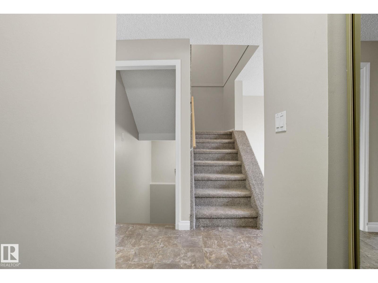 121 Kirkwood Wy Nw, Edmonton, Alberta  T6L 5J7 - Photo 8 - E4460251