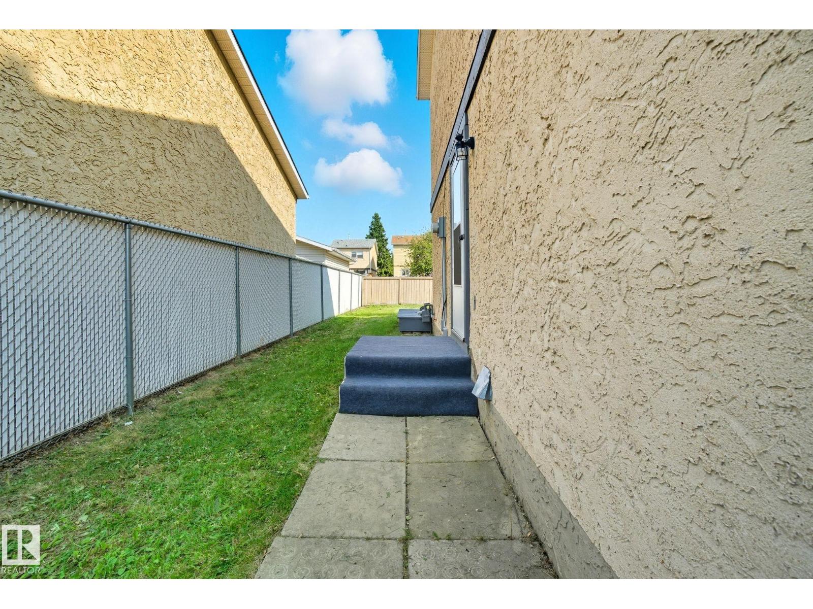 121 Kirkwood Wy Nw, Edmonton, Alberta  T6L 5J7 - Photo 5 - E4460251