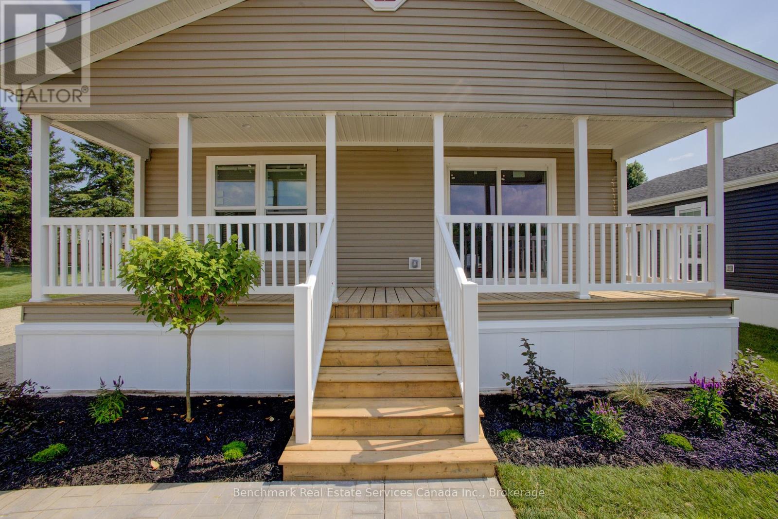 210 Spruce Drive, West Grey, Ontario  N4N 3B8 - Photo 4 - X12437909