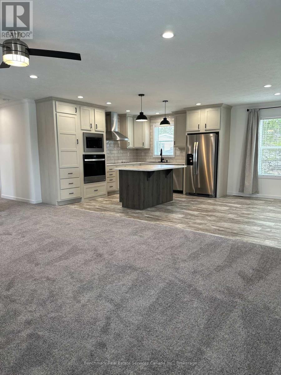 212 Spruce Drive, West Grey, Ontario  N4N 3B8 - Photo 10 - X12437910