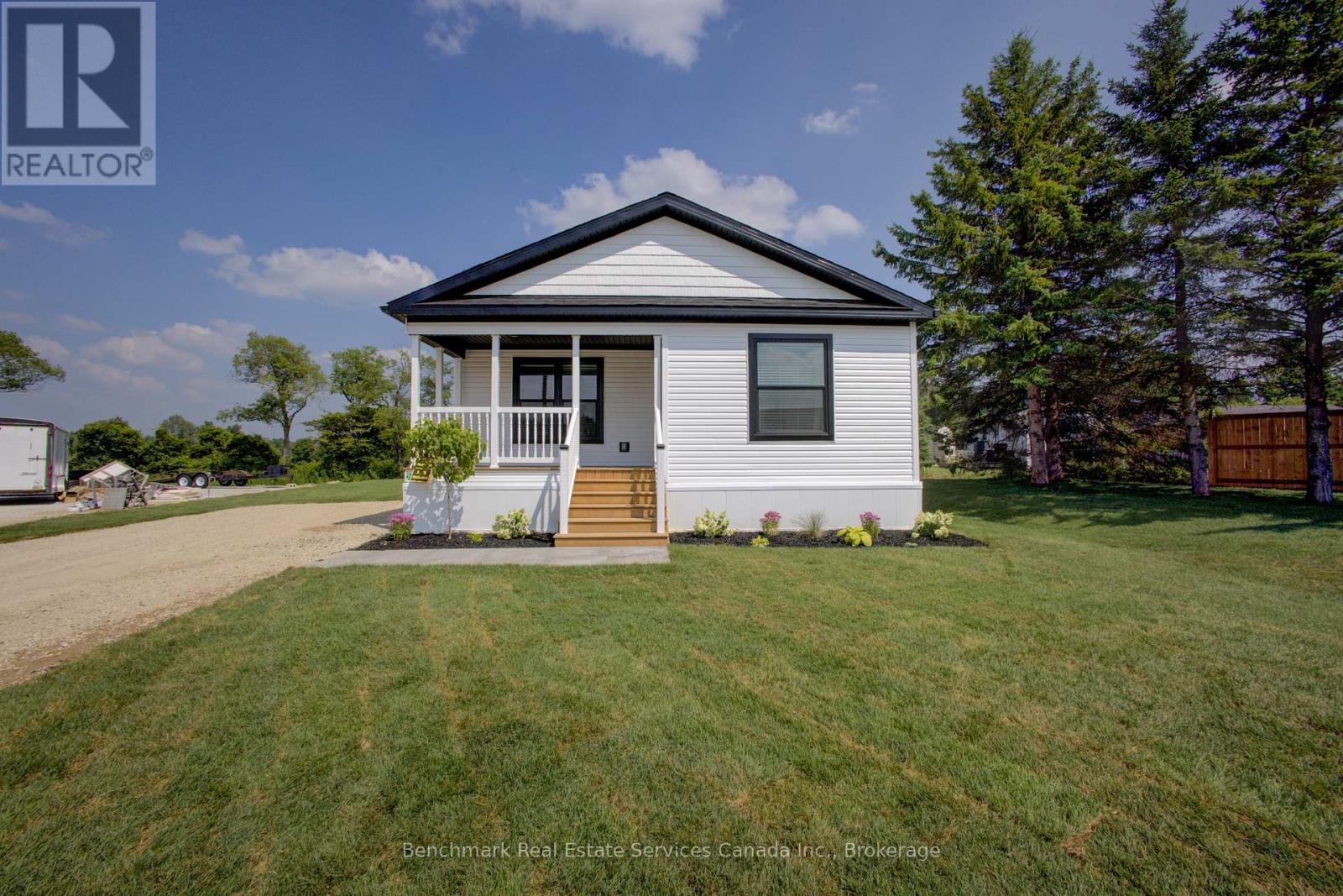 212 Spruce Drive, West Grey, Ontario  N4N 3B8 - Photo 2 - X12437910