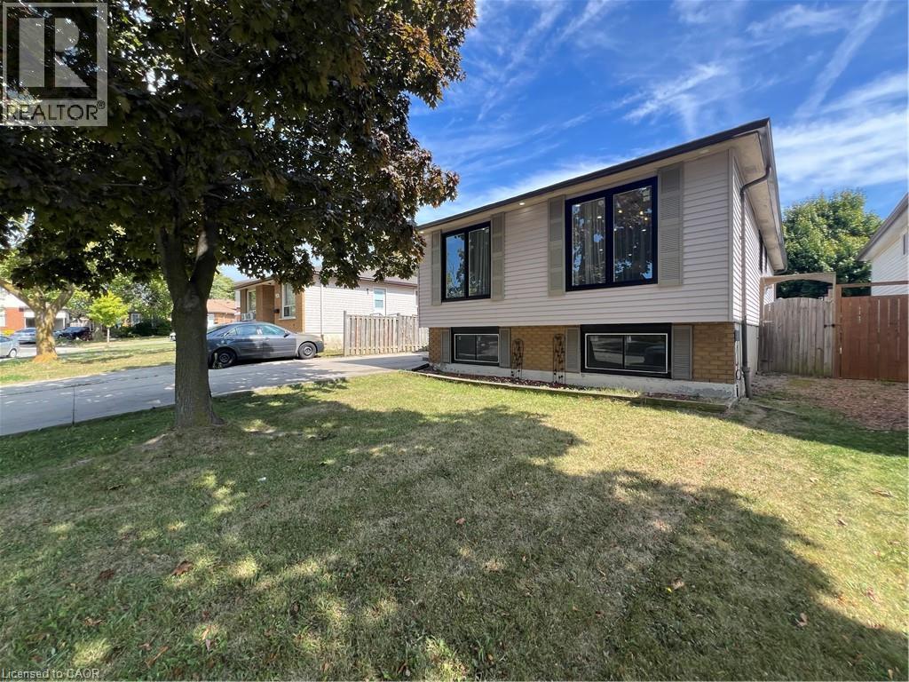 228 LAWNHURST Court, Hamilton, Ontario