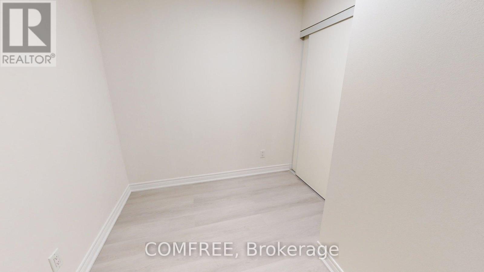 201 - 60 Disera Drive, Vaughan, Ontario  L4J 9G1 - Photo 5 - N12437908