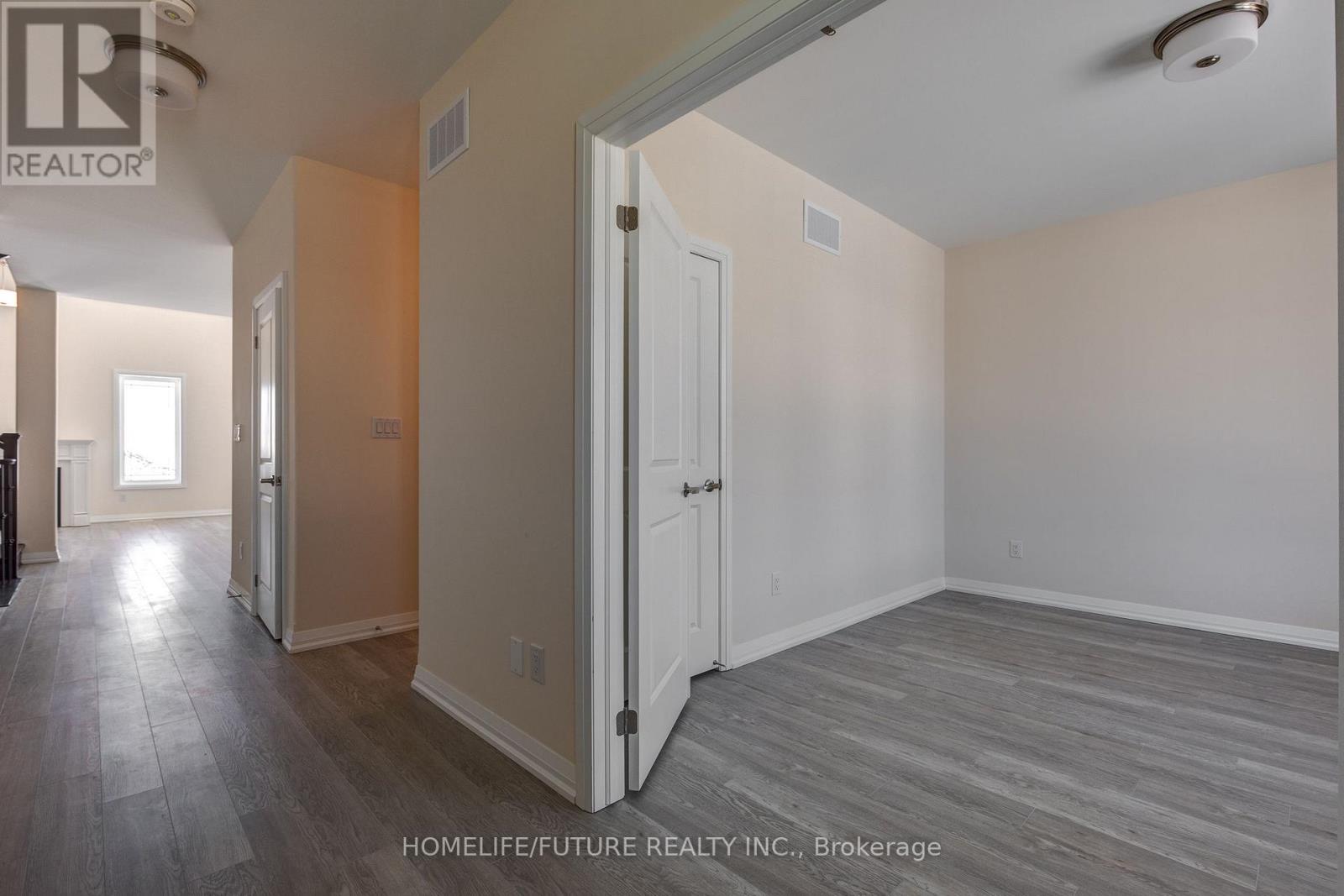 537 Macintosh Grove, Peterborough, Ontario  K9H 0K1 - Photo 5 - X12431872