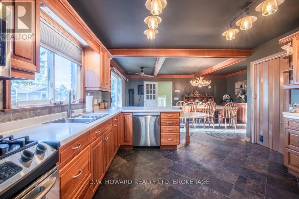 2264 Shisler Road, Fort Erie, Ontario  L0S 1S0 - Photo 12 - X12425927