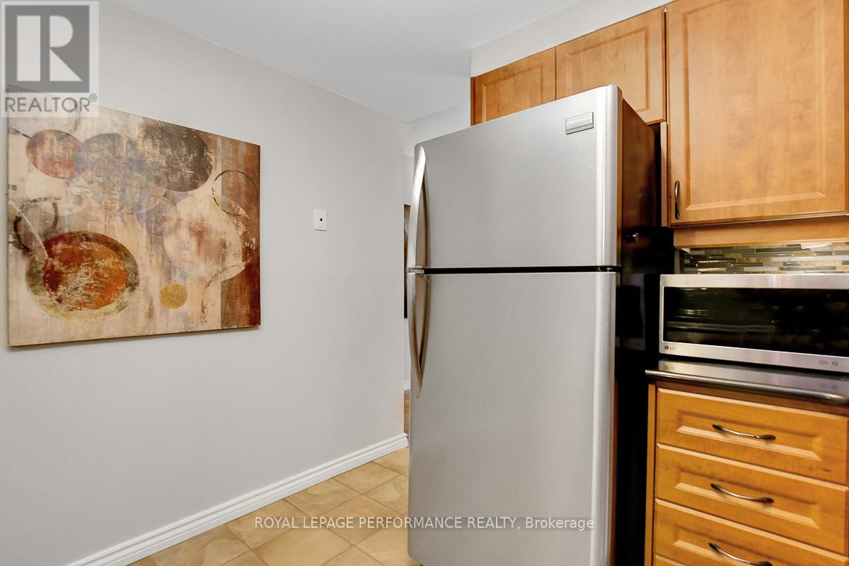 3 - 2 Columbus Avenue, Ottawa, Ontario  K1K 1R3 - Photo 10 - X12437821