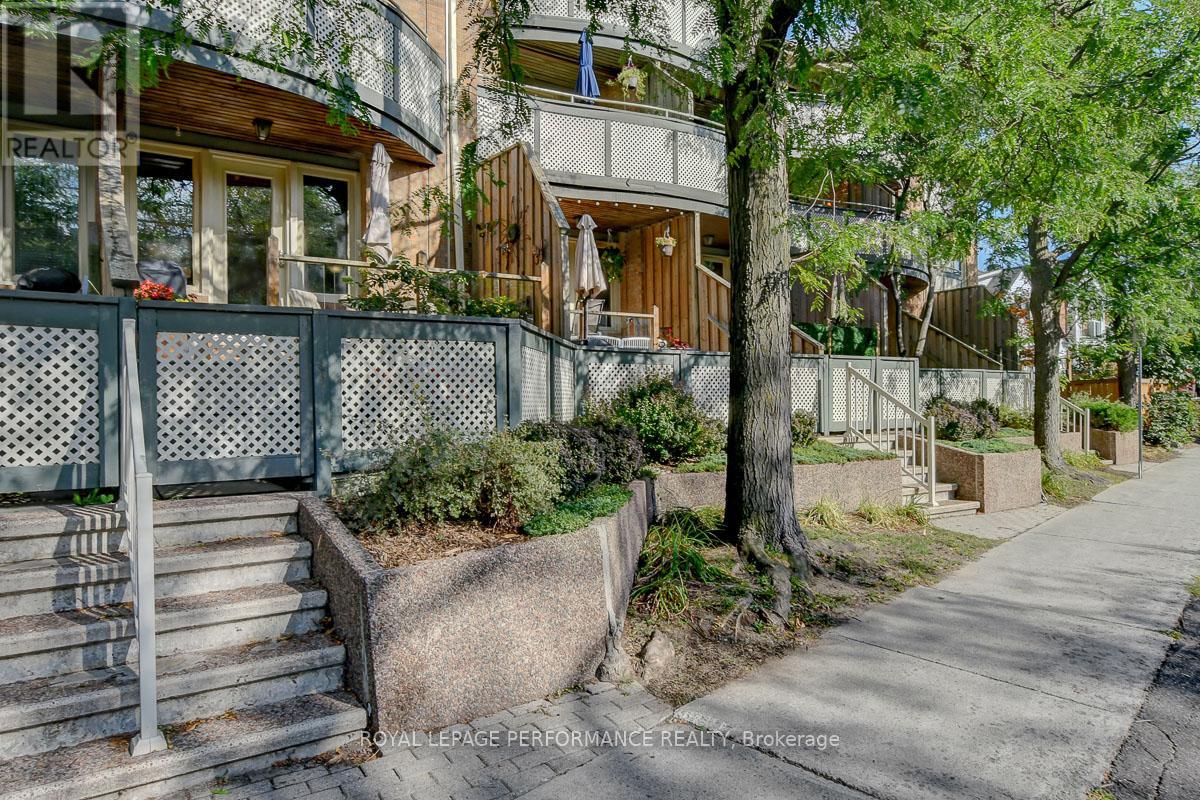 3 - 2 Columbus Avenue, Ottawa, Ontario  K1K 1R3 - Photo 2 - X12437821