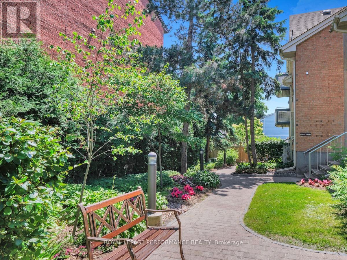 3 - 2 Columbus Avenue, Ottawa, Ontario  K1K 1R3 - Photo 3 - X12437821