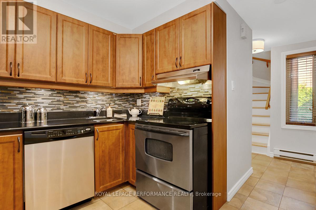 3 - 2 Columbus Avenue, Ottawa, Ontario  K1K 1R3 - Photo 8 - X12437821