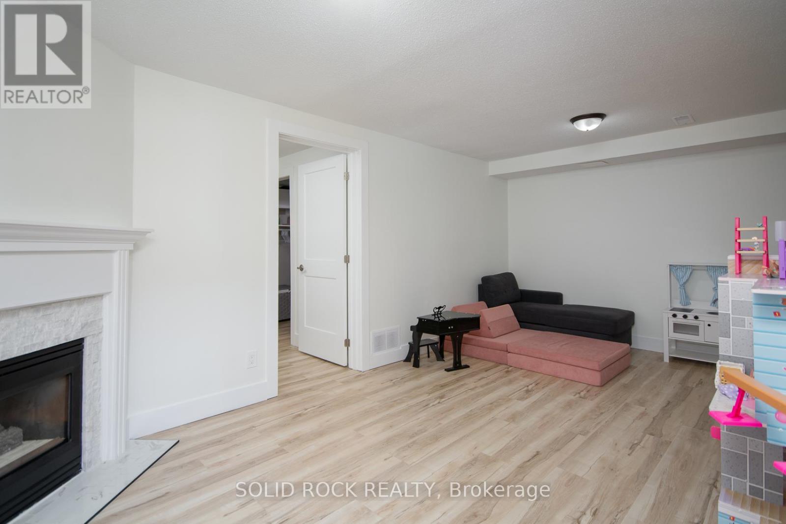 119 Kincardine Drive, Ottawa, Ontario  K2V 1B1 - Photo 30 - X12437854
