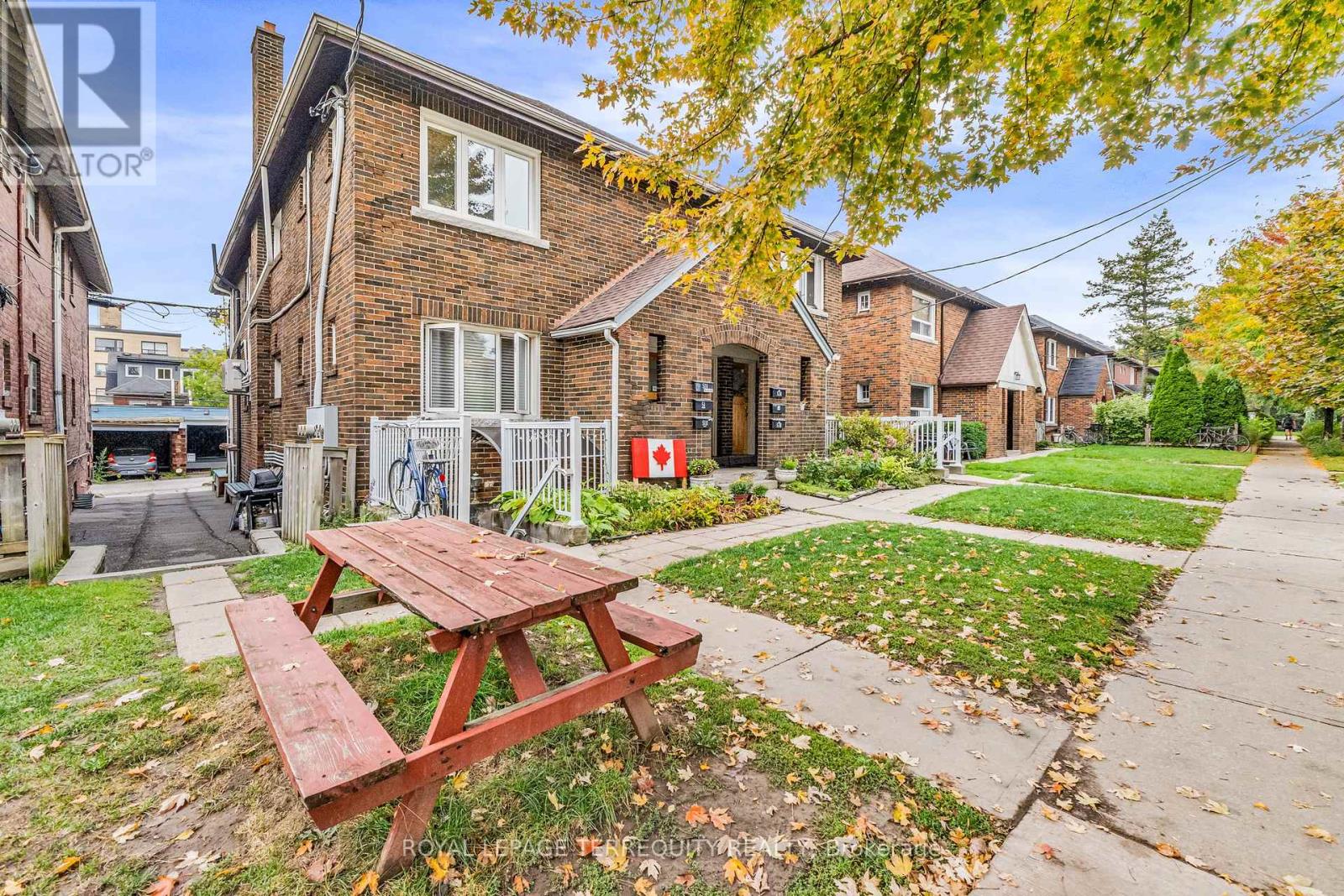 51 CLAXTON BOULEVARD, Toronto, Ontario
