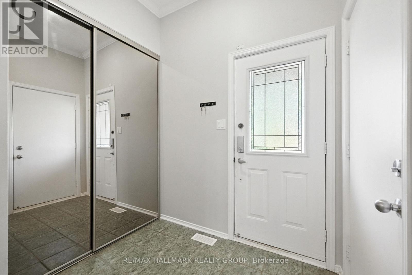 6272 Sablewood Place, Ottawa, Ontario  K1C 7M5 - Photo 2 - X12437890
