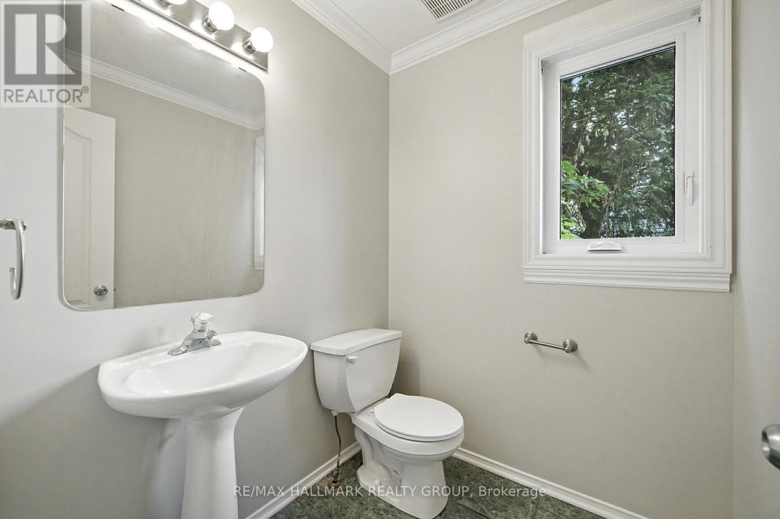 6272 Sablewood Place, Ottawa, Ontario  K1C 7M5 - Photo 3 - X12437890