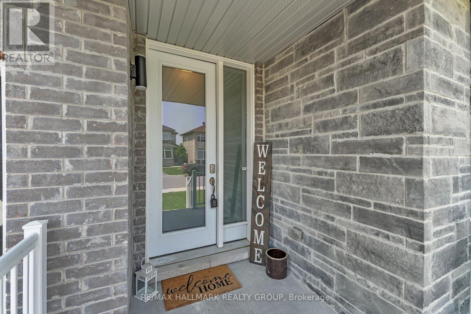 78 Dunlop Road, Carleton Place, Ontario  K7C 0R8 - Photo 5 - X12437893