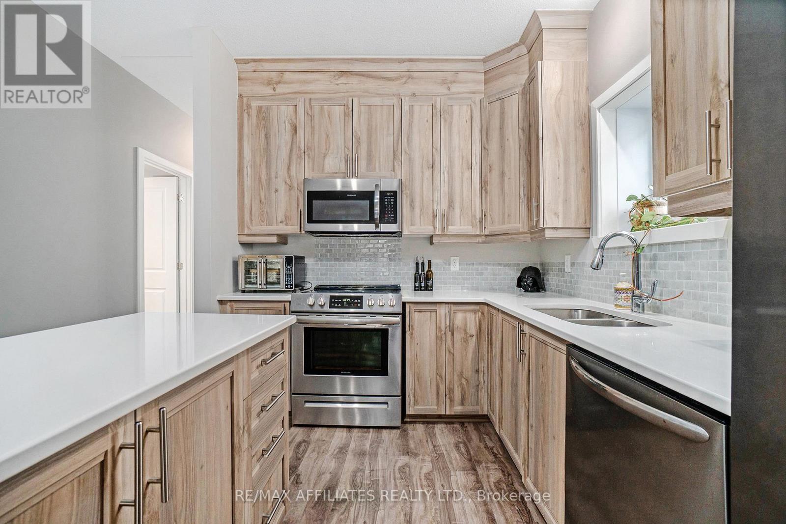 401 - 99 St-Moritz Trail, Russell, Ontario  K0A 1W0 - Photo 4 - X12437898