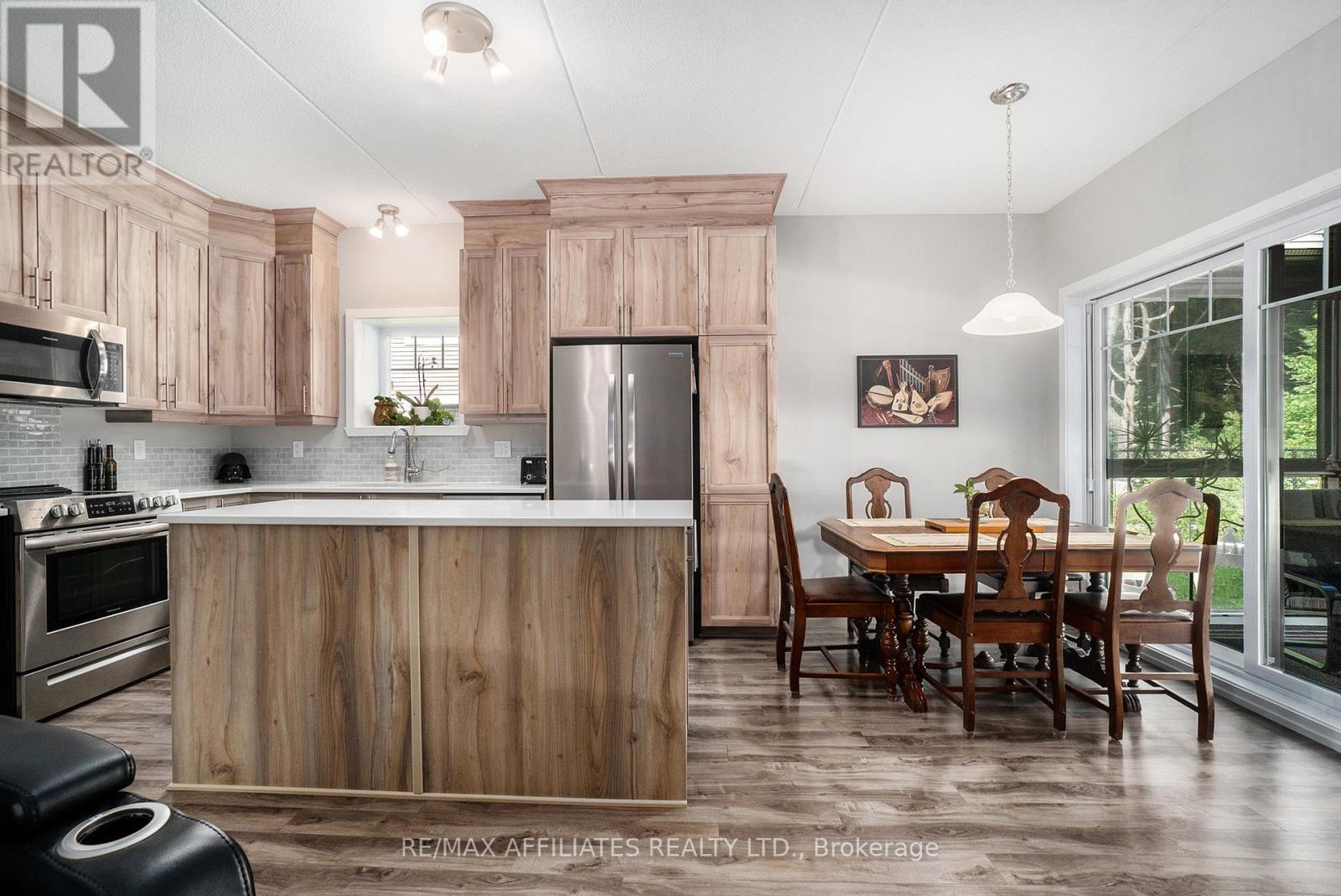 401 - 99 St-Moritz Trail, Russell, Ontario  K0A 1W0 - Photo 5 - X12437898