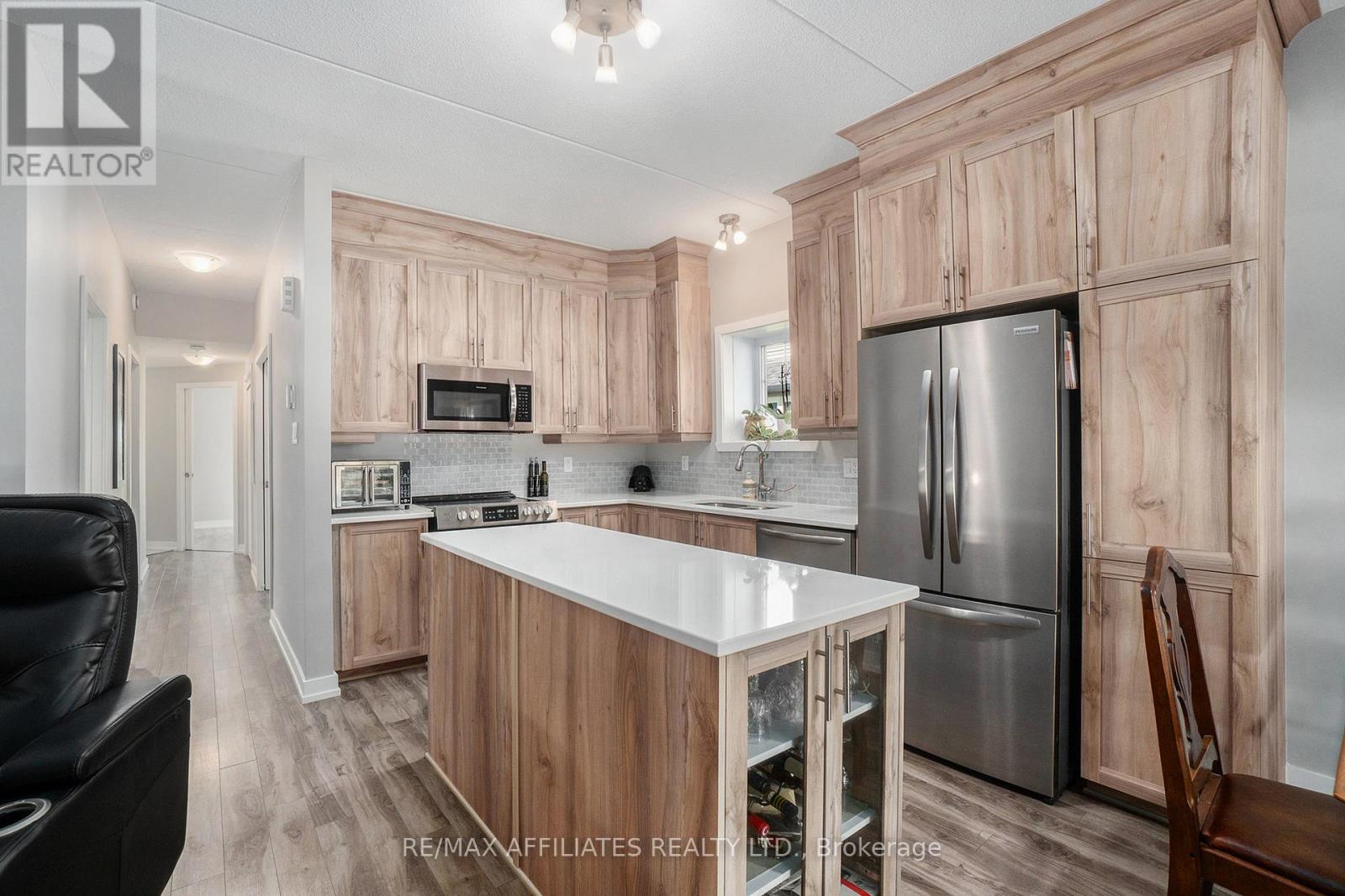 401 - 99 St-Moritz Trail, Russell, Ontario  K0A 1W0 - Photo 6 - X12437898