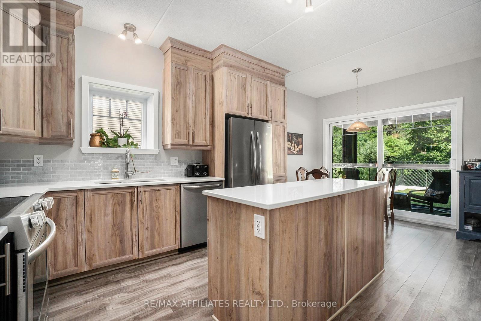 401 - 99 St-Moritz Trail, Russell, Ontario  K0A 1W0 - Photo 8 - X12437898