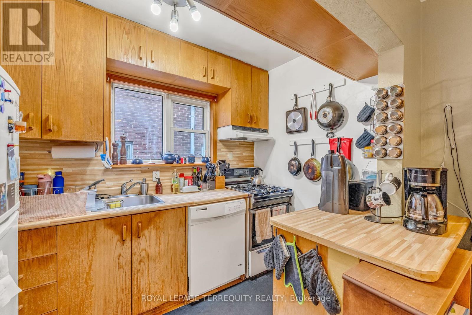 51 Claxton Boulevard, Toronto, Ontario  M6C 1L9 - Photo 7 - C12434532