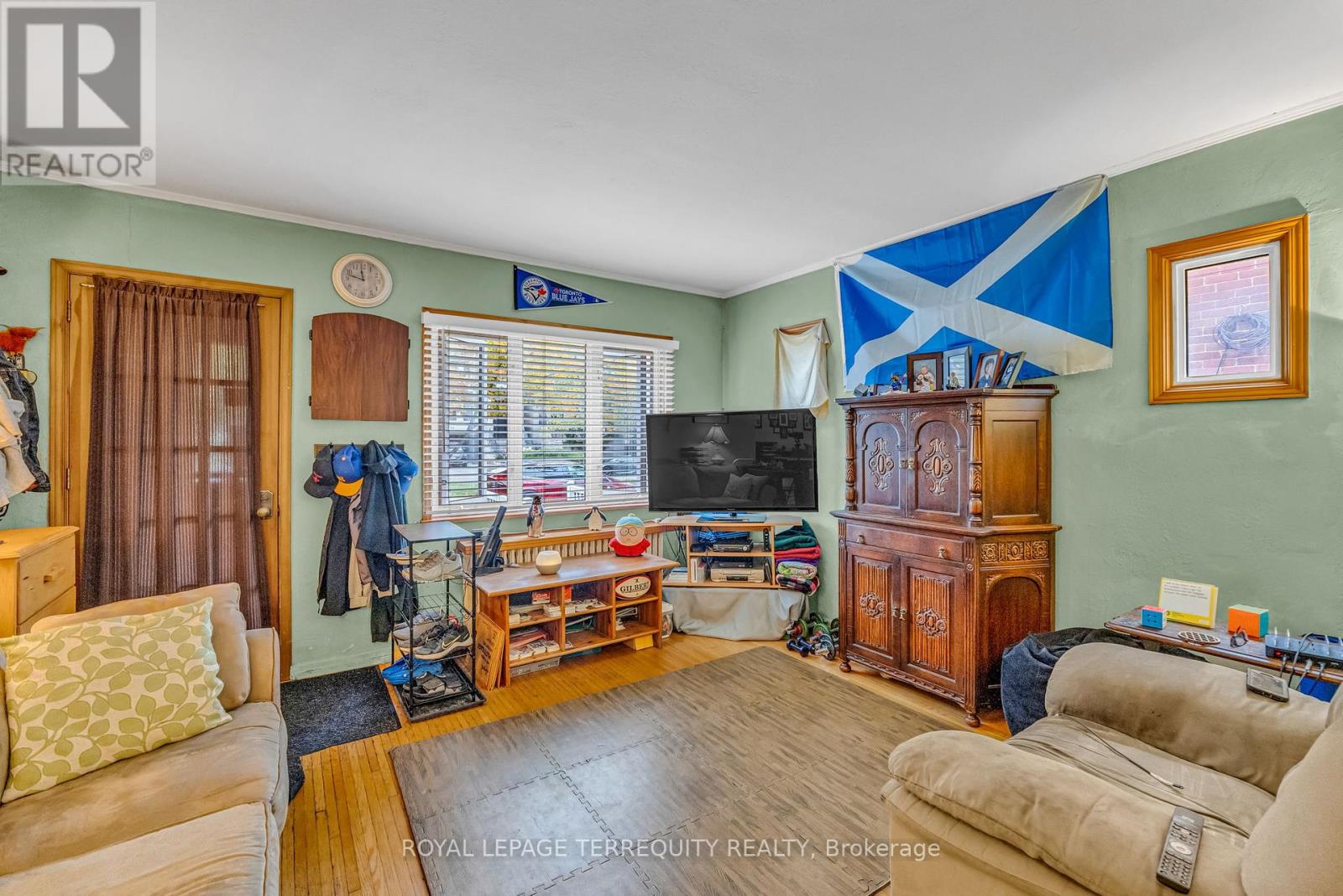 51 Claxton Boulevard, Toronto, Ontario  M6C 1L9 - Photo 5 - C12434532