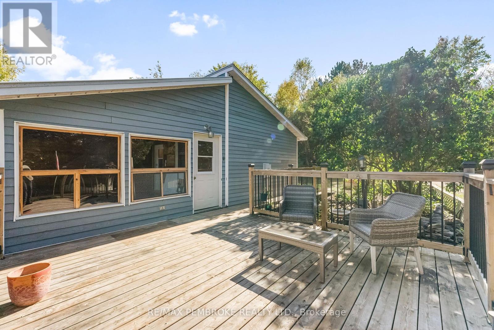 204b Hawkins Drive, Killaloe, Ontario  K0J 2A0 - Photo 11 - X12437840
