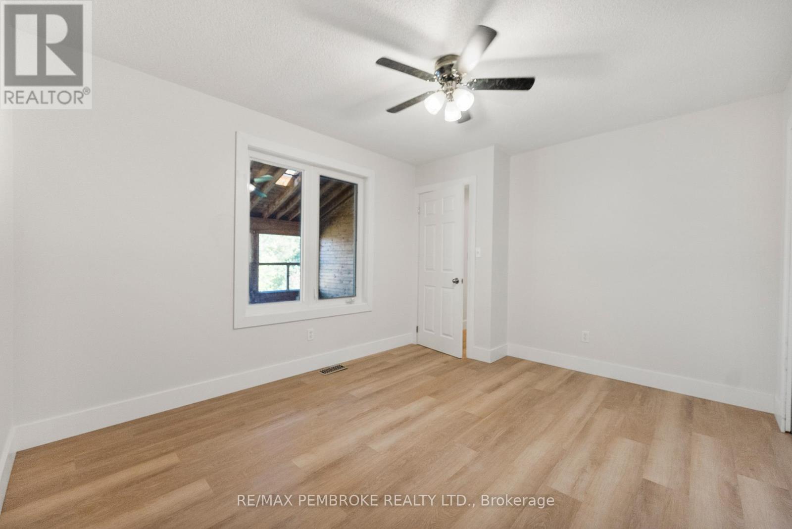 204b Hawkins Drive, Killaloe, Ontario  K0J 2A0 - Photo 14 - X12437840
