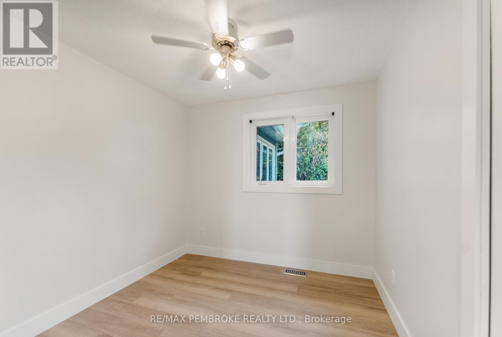 204b Hawkins Drive, Killaloe, Ontario  K0J 2A0 - Photo 16 - X12437840