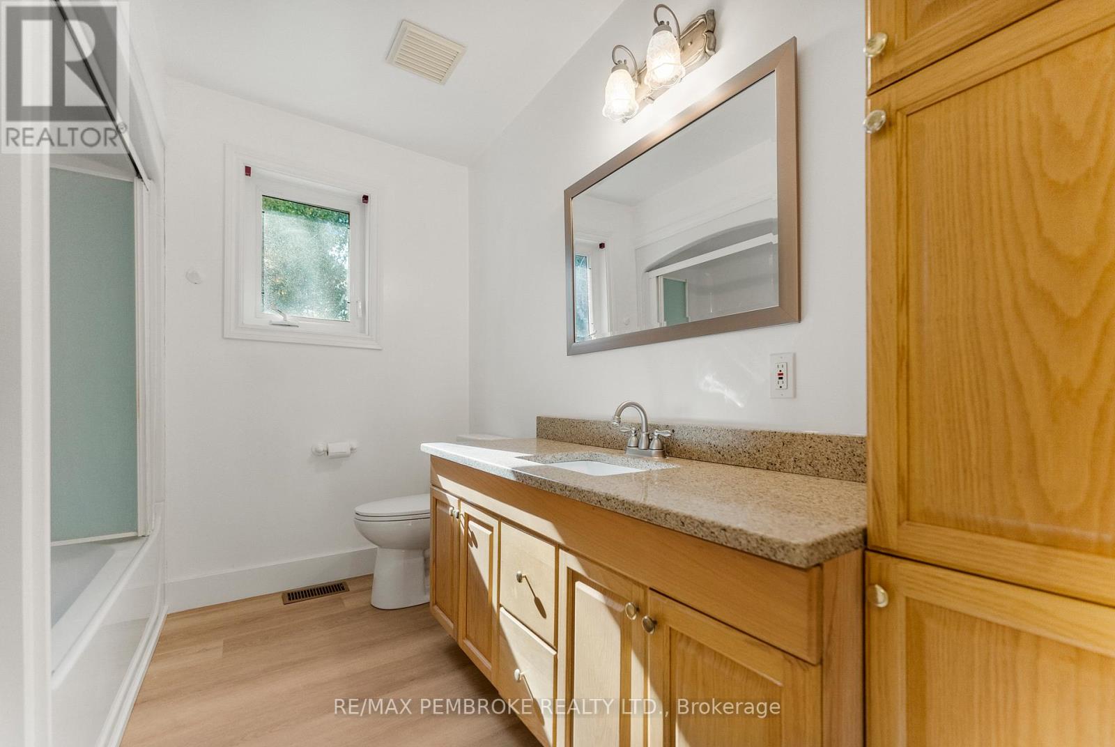 204b Hawkins Drive, Killaloe, Ontario  K0J 2A0 - Photo 18 - X12437840