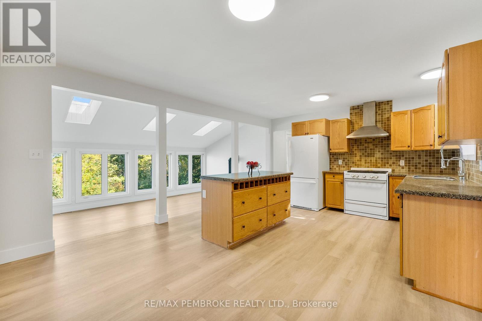204b Hawkins Drive, Killaloe, Ontario  K0J 2A0 - Photo 19 - X12437840