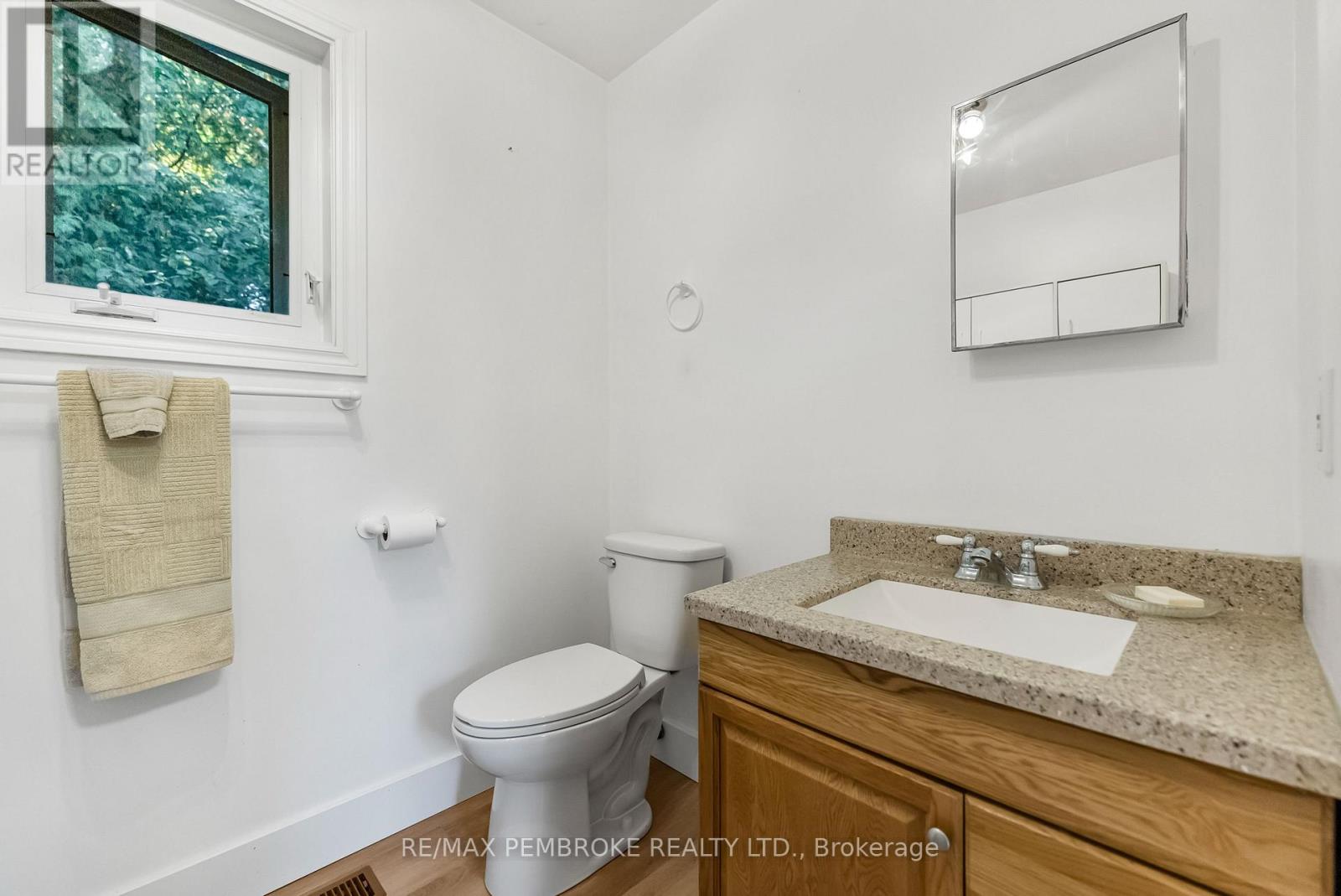 204b Hawkins Drive, Killaloe, Ontario  K0J 2A0 - Photo 27 - X12437840
