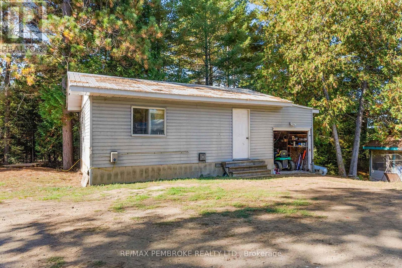 204b Hawkins Drive, Killaloe, Ontario  K0J 2A0 - Photo 28 - X12437840