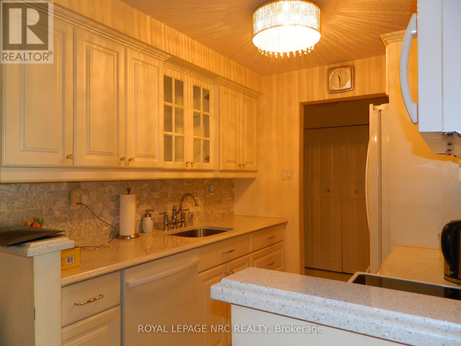 201 - 276 Oakdale Avenue, St. Catharines (Oakdale), Ontario  L2P 3S5 - Photo 1 - X12437853