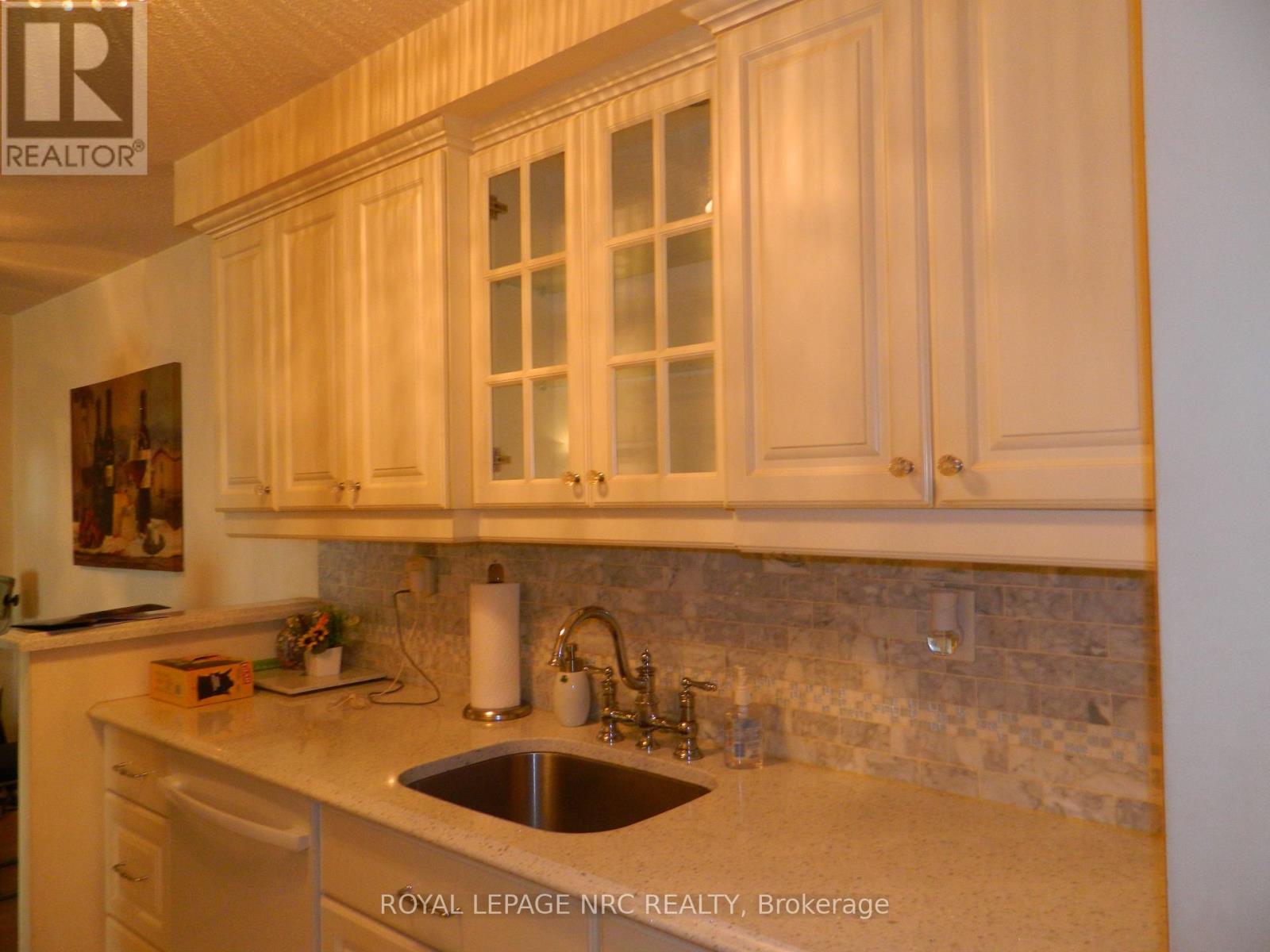 201 - 276 Oakdale Avenue, St. Catharines (Oakdale), Ontario  L2P 3S5 - Photo 2 - X12437853