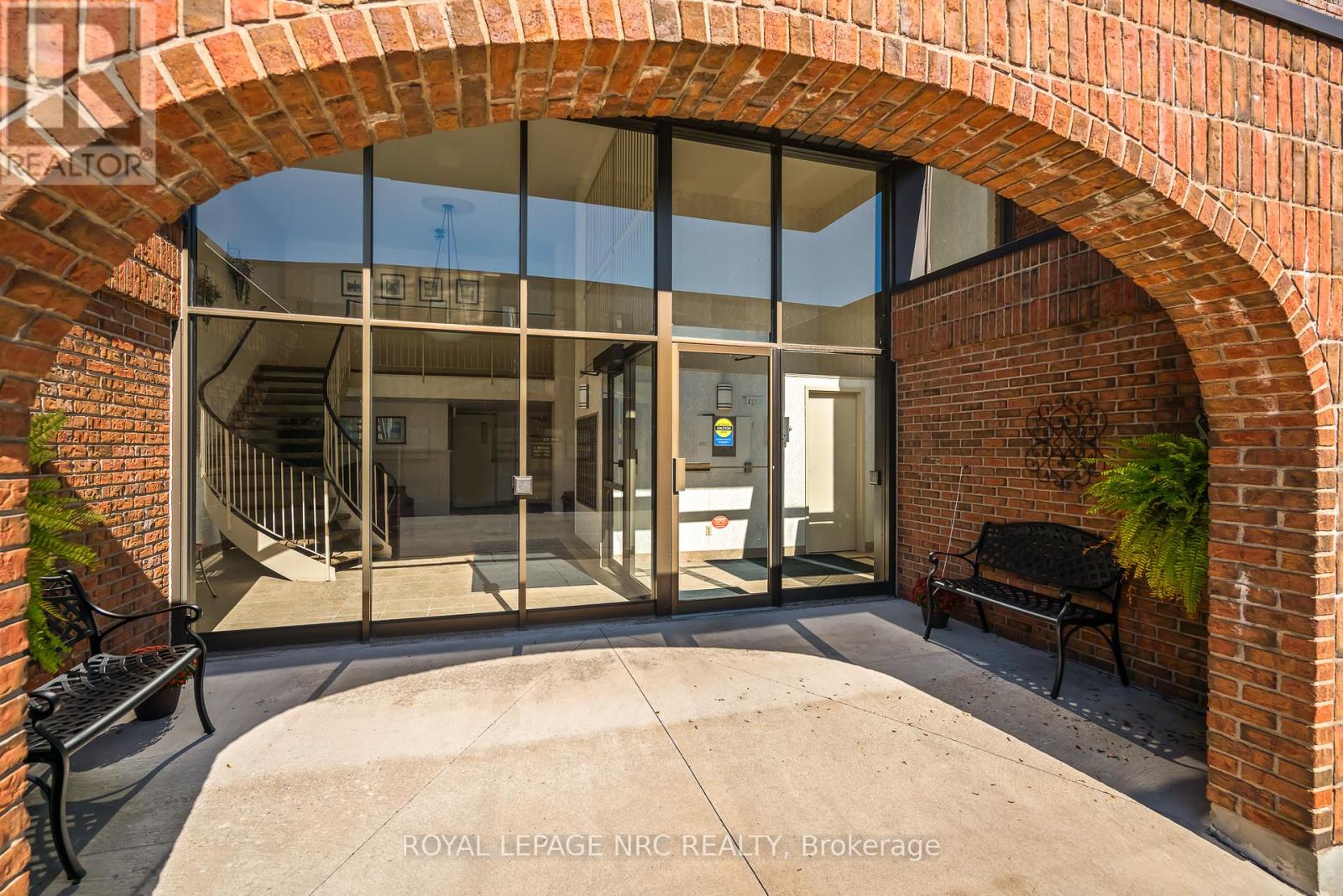 201 - 276 Oakdale Avenue, St. Catharines (Oakdale), Ontario  L2P 3S5 - Photo 4 - X12437853