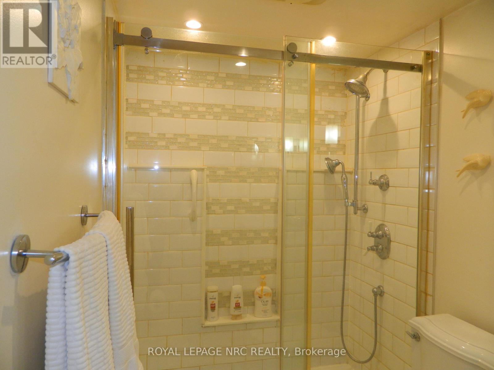 201 - 276 Oakdale Avenue, St. Catharines (Oakdale), Ontario  L2P 3S5 - Photo 9 - X12437853