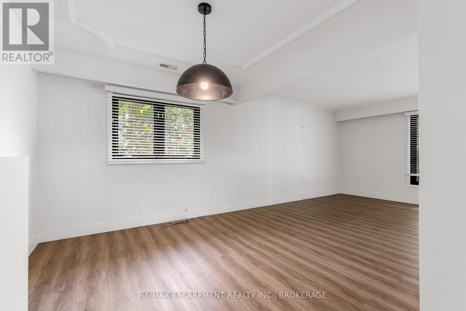 4252 William Street, Lincoln (Beamsville), Ontario  L0R 1B0 - Photo 6 - X12437883