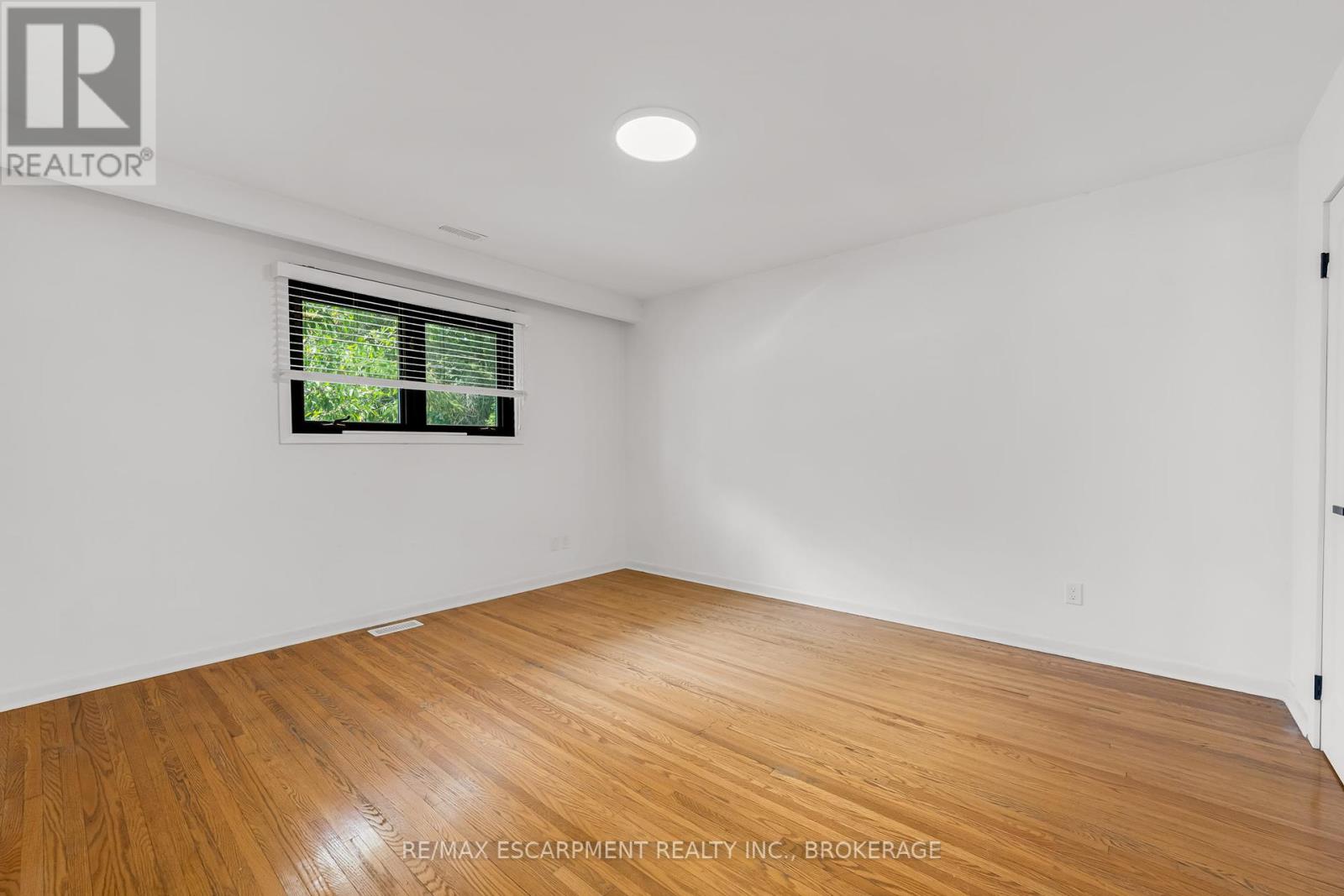 4252 William Street, Lincoln (Beamsville), Ontario  L0R 1B0 - Photo 8 - X12437883