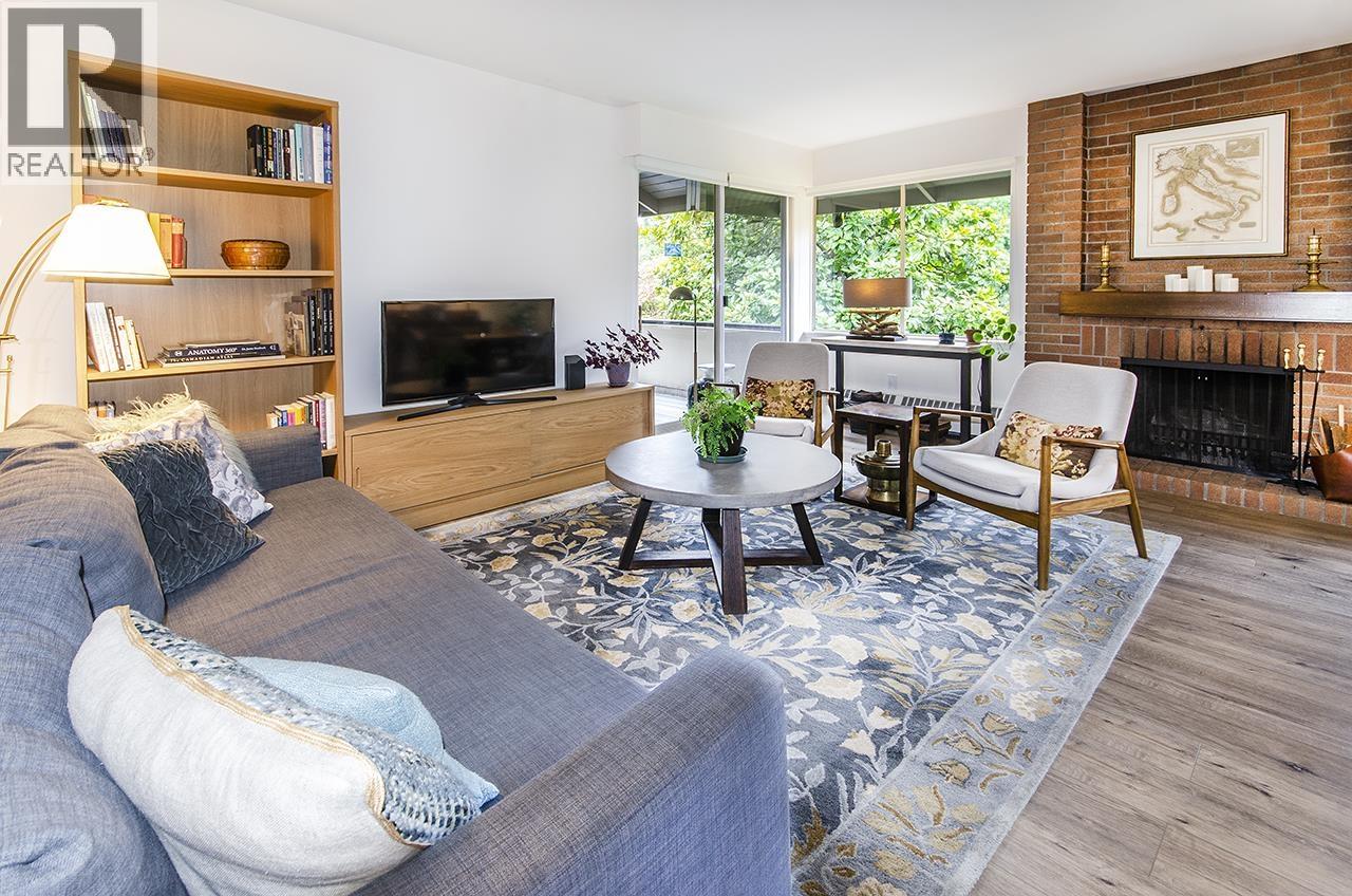 211 235 Keith Road, West Vancouver, British Columbia  V7T 1L5 - Photo 1 - R3053872