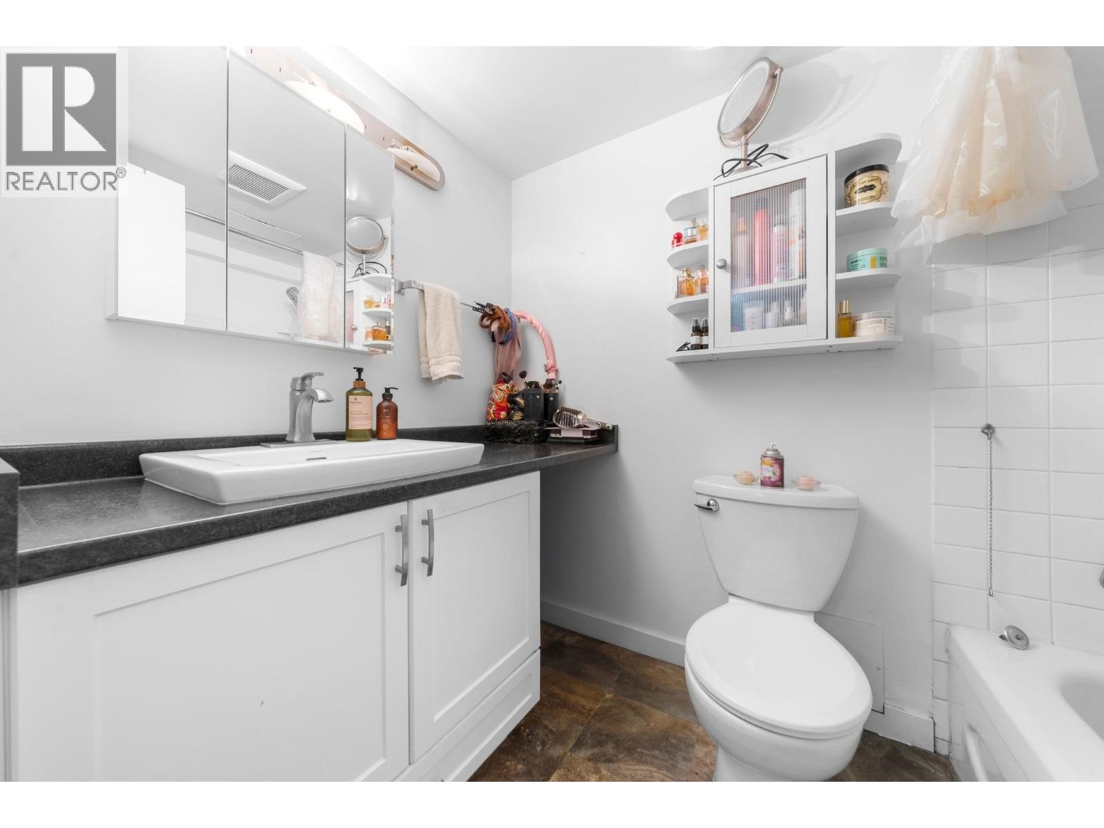706 145 St. Georges Avenue, North Vancouver, British Columbia  V7L 3G8 - Photo 12 - R3053915